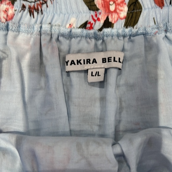 Yakira Bella women’s knee length skirt with flower details size L - Picture 2 of 3